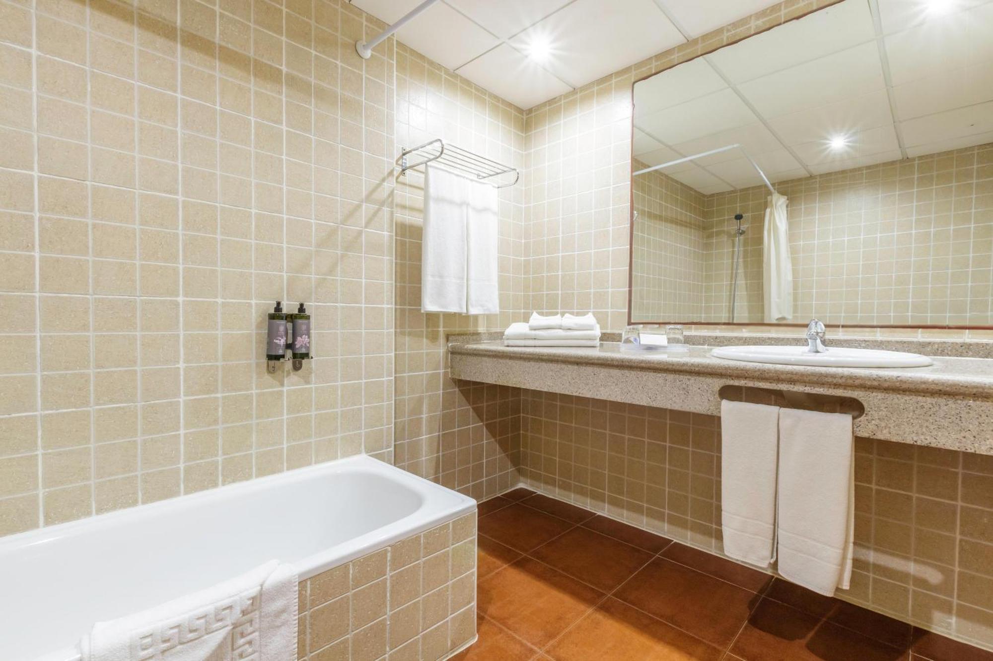 لا هيرادورا Apartamentos Best Alcazar المظهر الخارجي الصورة