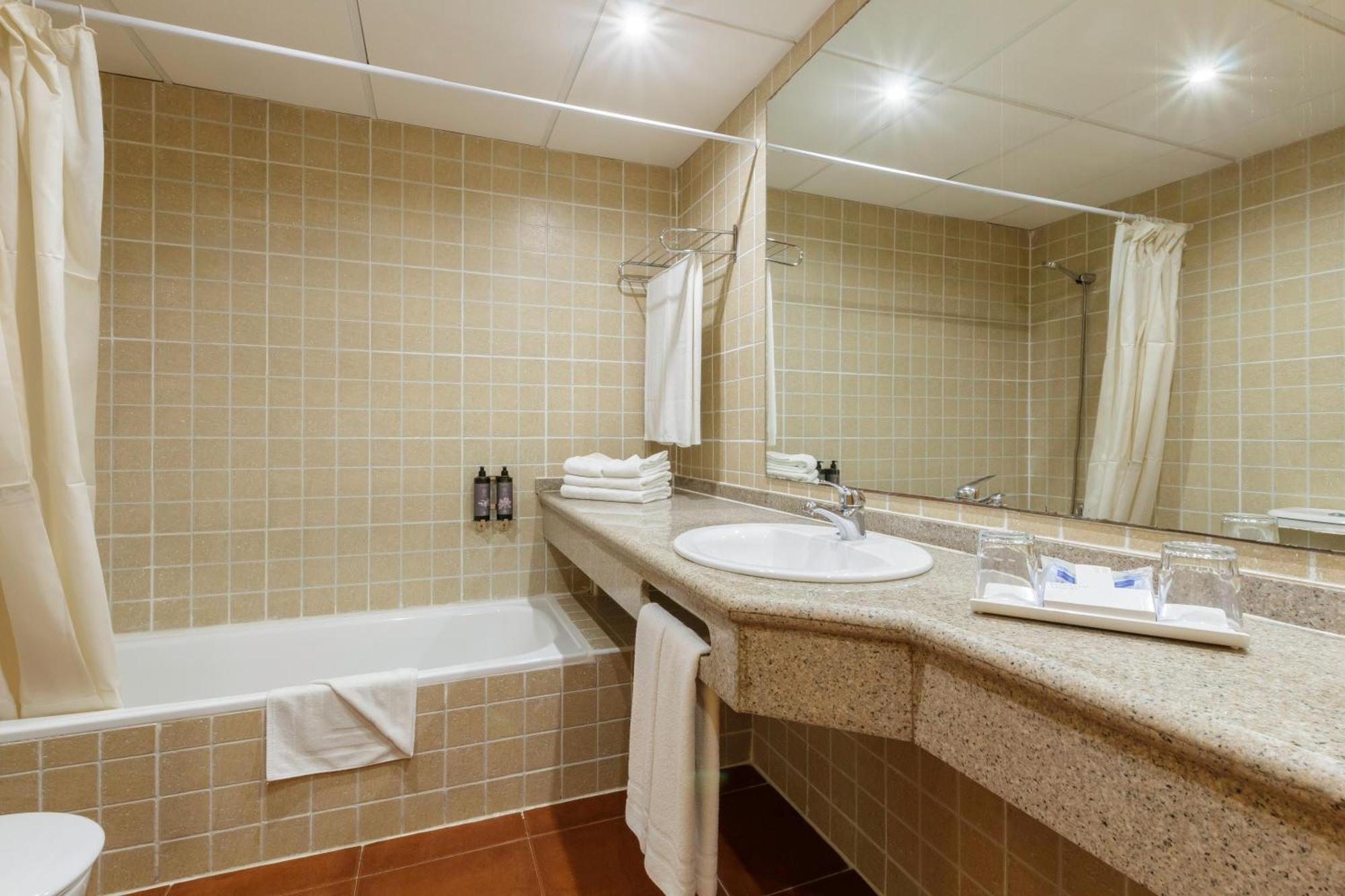 لا هيرادورا Apartamentos Best Alcazar المظهر الخارجي الصورة