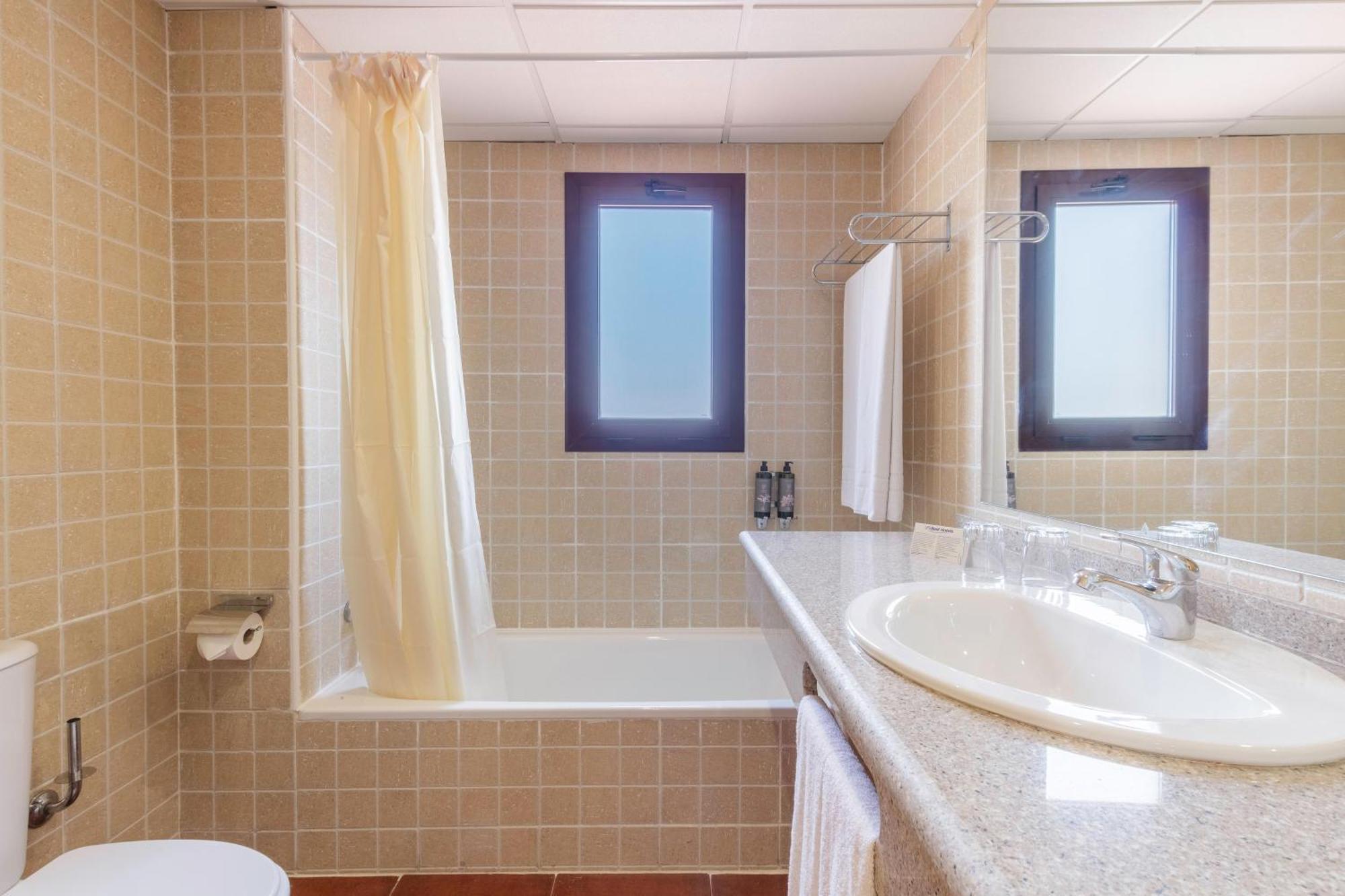 لا هيرادورا Apartamentos Best Alcazar المظهر الخارجي الصورة